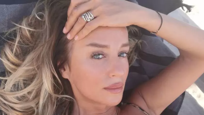 tania-budi-traieste-o-frumoasa-poveste-de-dragoste-iubitul-mult-mai-tanar-este-jumatatea-ei-galerie-foto-444662