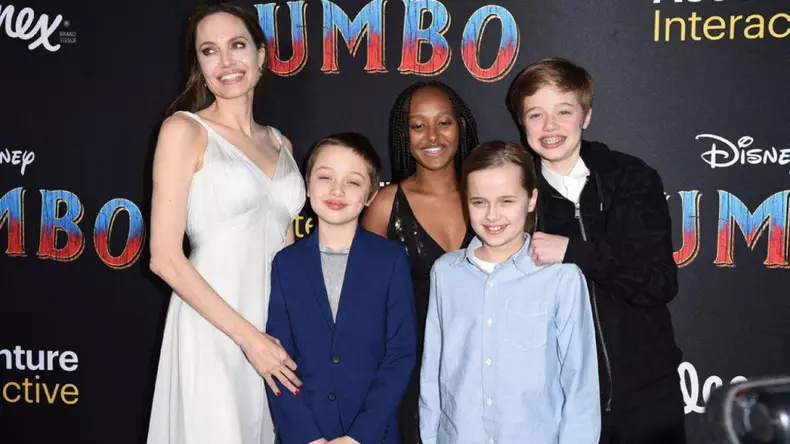 Angelina-Jolie-prima-apariție-publică-în-2020-alături-de-copii-1280x720-1024x576