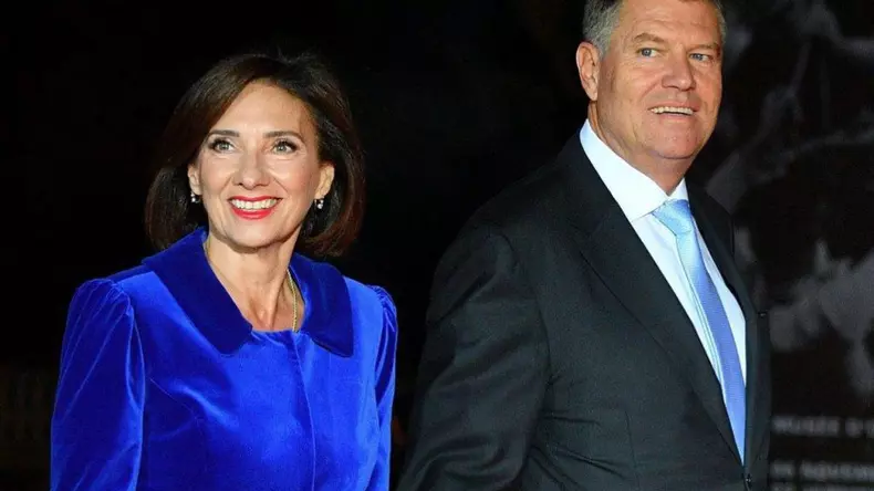 Cum-arăta-Carmen-Iohannis-în-adolescență.-Imagini-rare-cu-soția-președintelui-1-1280x720-1024x576