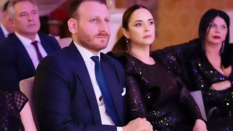 cine-este-adrian-brancoveanu-noul-iubit-al-andreei-marin-ce-avere-are-483369