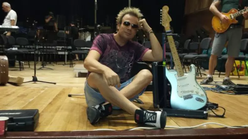 tatal-lui-dan-helciug-a-suferit-arsuri-grave-dupa-ce-casa-i-a-ars-din-temelii-ne-au-scos-vecinii-afara-482774