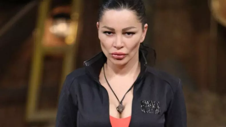 Brigitte-Sfăt-transformare-uimitoare-Cum-arăta-cu-părul-blond-înainte-de-operațiile-estetice.-De-nerecunoscut-4