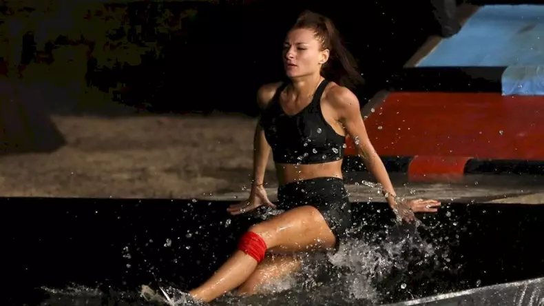 Cine-este-Elena-Marin-de-la-Survivor-2