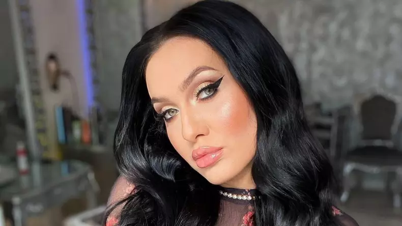 bianca-comanici-vrea-sa-se-faca-make-up-artist