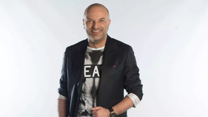 dan-capatos-prezinta-la-antena-1-xtra-night-show-cand-intra-pe-sticla-emisiunea-427351