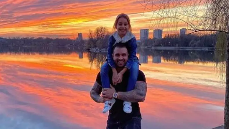 alex-bodi-bianca-dragusanu-santorini-6