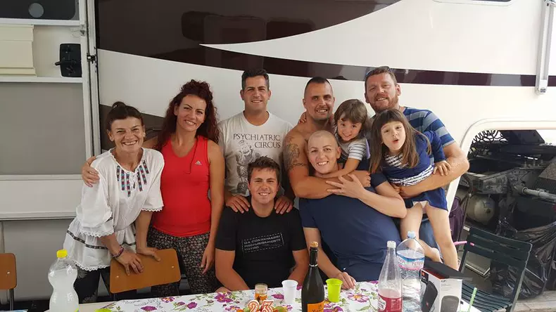 cine-este-sandy-medini-de-la-splash-vedete-la-apa2-2