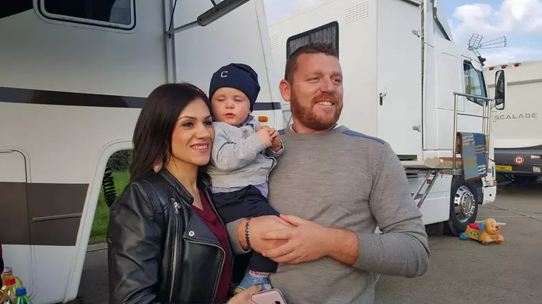 cine-este-sandy-medini-de-la-splash-vedete-la-apa2