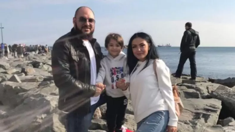 Andreea-Mantea-se-topeste-de-emotie.-Cum-s-a-fotografiat-Cristi-Mitrea-cu-fiul-lui-FOTO-1280x720-1