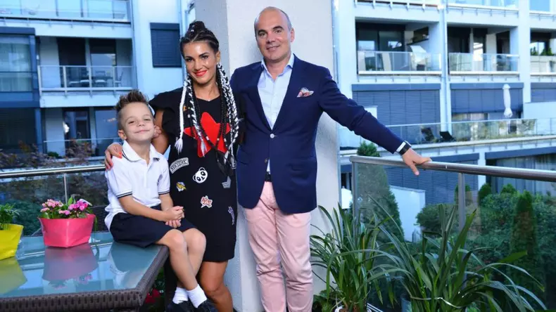 Sotia lui Rares Bogdan