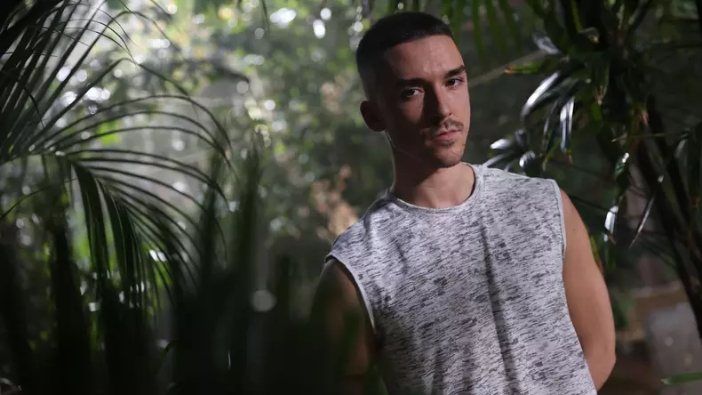 cum-s-a-descris-descris-emil-rengle-in-prima-zi-la-survivor-romania-mi-a-cunoscut-energia-feminina_2_size24