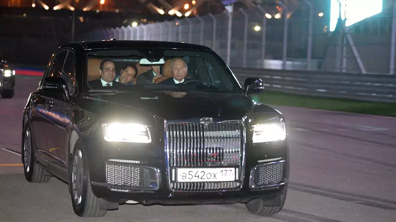Masina Aurus Senat Vladimir Putin