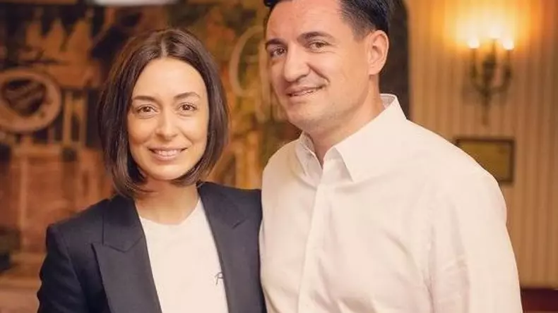 Sotia-lui-George-Buhnici-a-facut-furori-pe-plajele-din-Thailanda-1280x720-1