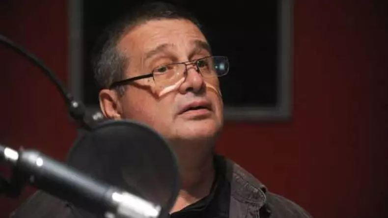 Mircea Dinescu pleaca din romania