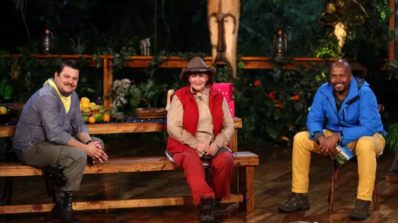 sunt-celebru-scoate-ma-de-aici-ziua-13-elena-merisoreanu-este-prima-femeie-care-a-iesit-din-jungla-africana_1_size24