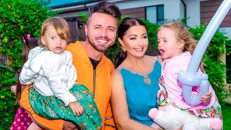 Gabriela-Cristea-Tavi-Clonda-si-fiicele-lor-1-1280x720-1