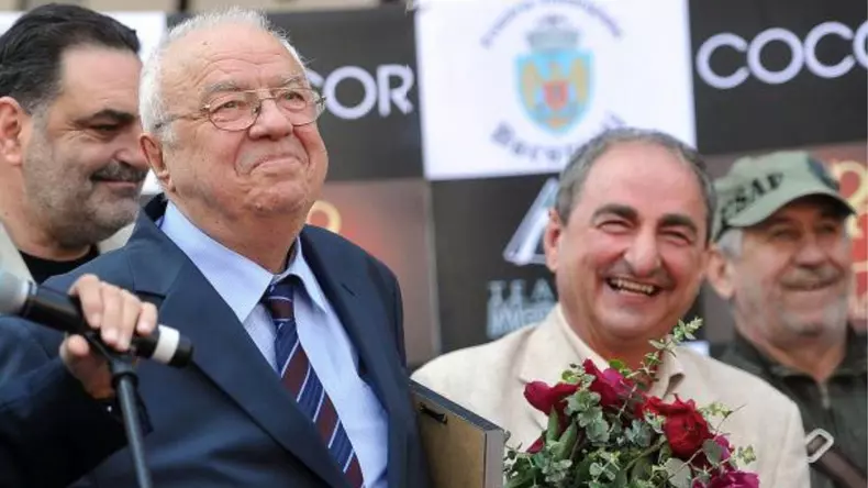 Vasile Muraru i-a luat locul la teatru lui Alexandru Arșinel și se ocupă de înmormântarea actorului
