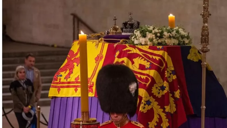 regina inmormantatre