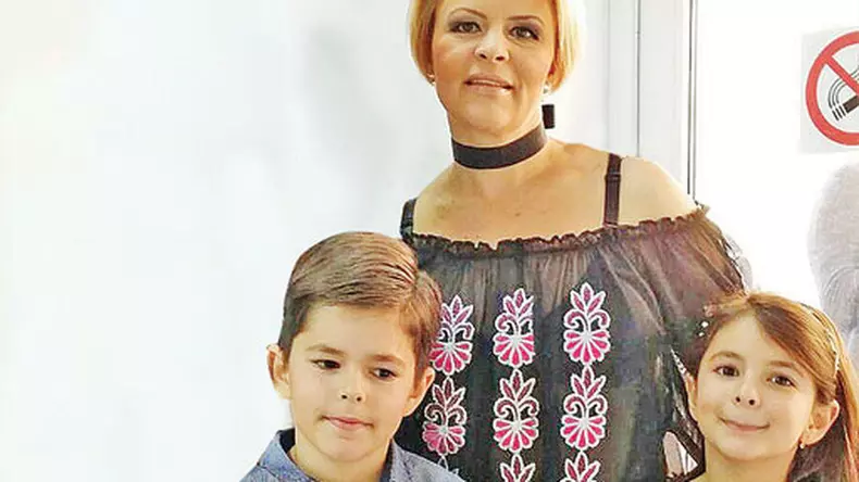 sanda-ladosi-si-cei-doi-copii