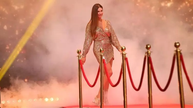 nicoleta-luciu-e-al-patrulea-jurat-la-iumor.-2