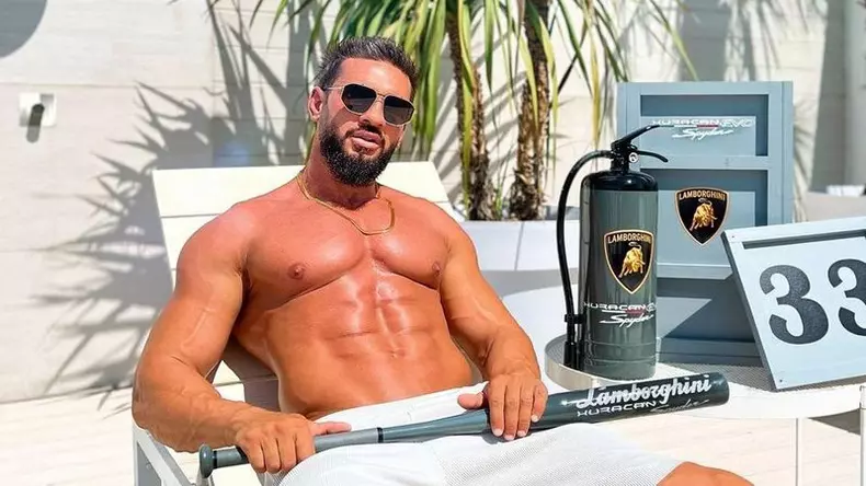 dorian-popa-nu-a-mai-plecat-intr-o-vacanta-de-5-ani-motivul-prefera-sa-ramana-acasa-oamenii-inca-traiesc-intr-o-himera-gresita-1-crop-1660374601