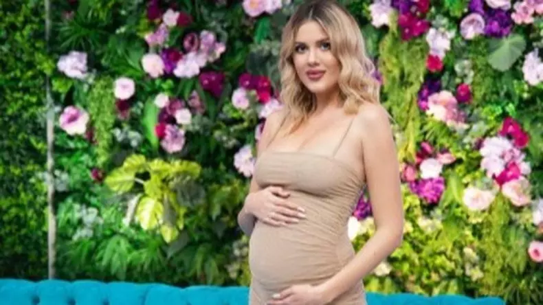 emily-burghelea-insarcinata-crop-1613487100-2