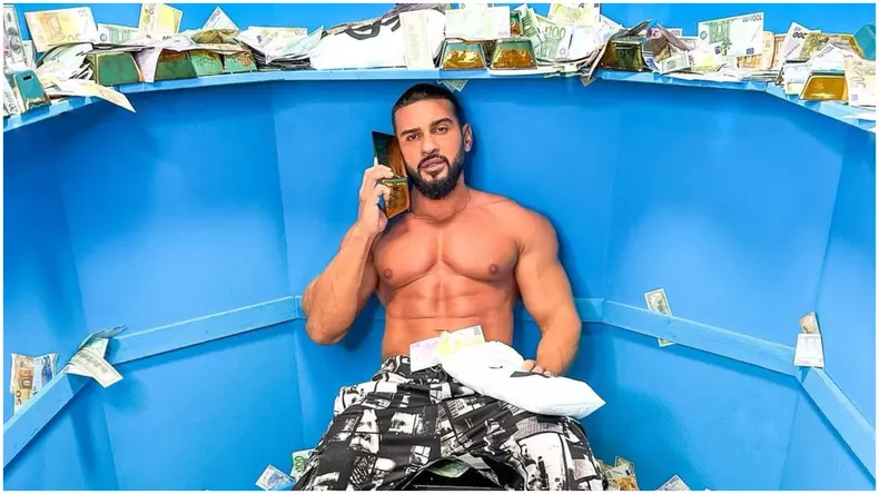 dorian-popa-vlogger-si-cantaret