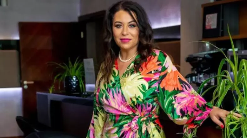 vedeta oana roman