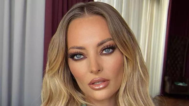 63f8771e760c6-ce-interventii-estetice-are-delia-matache-crop-1677228395