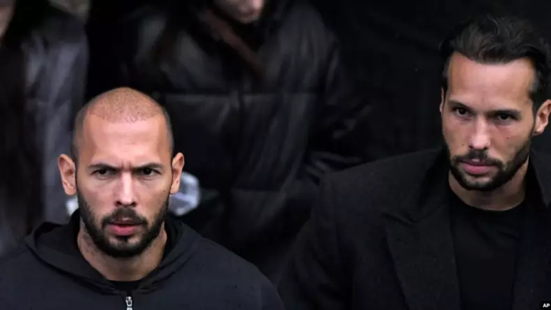 fratii-tate_5b1f50b94c