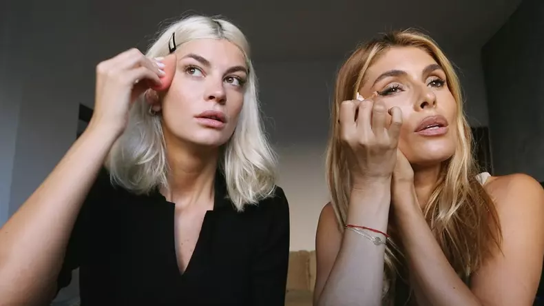 sanziana negru si laura giurcanu