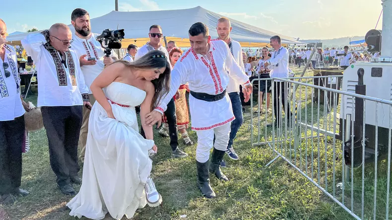 1661857680831-george-simion-ilinca-munteanu-partidul-aur-nunta-maciuca-valcea-29
