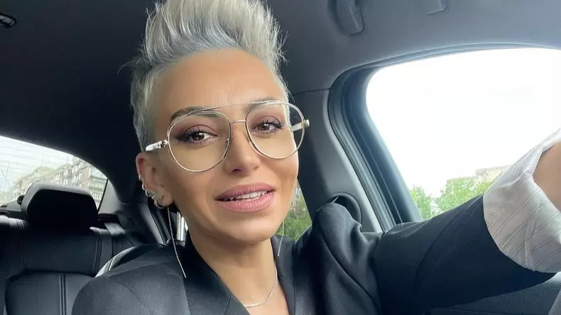 artista giulia anghelescu