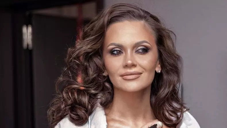 cristina-siscanu-in-ipostaze-provocatoare-fara-sutien-sotia-lui-madalin-ionescu-a-furat-toate-privirile-1-crop-1652439054