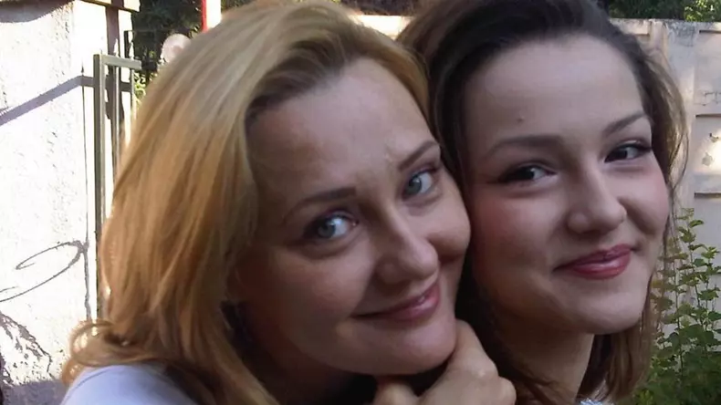 elena si oana lascni