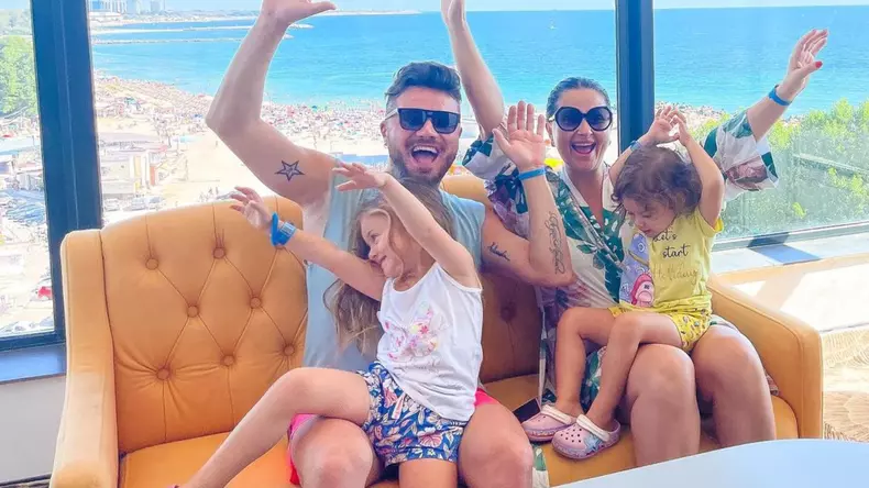 tavi-clonda-gabriela-cristea-si-fetele-la-mare