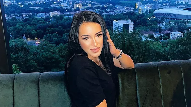 biografie-larisa-iordache4-crop-1665074369