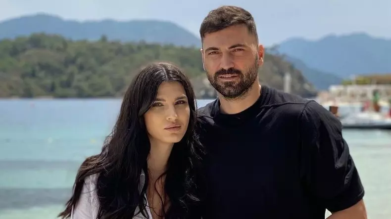raluca-ropotan-si-sotul-ei-crop-1704878211