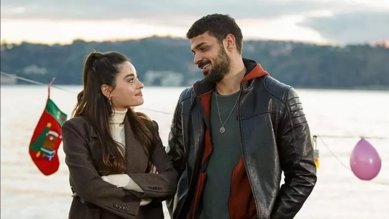 simay-barlas-ve-halit-ozgur-sari-ayrildi-yabani-dizisinde-senaryo-degisti-17261517908065