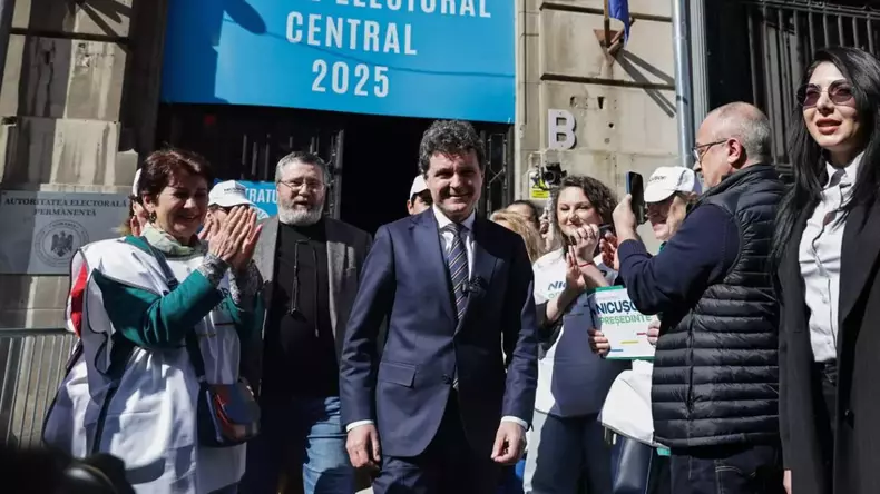Nicusor-Dan-si-a-depus-candidatura-la-alegerile-prezidentiale-intro