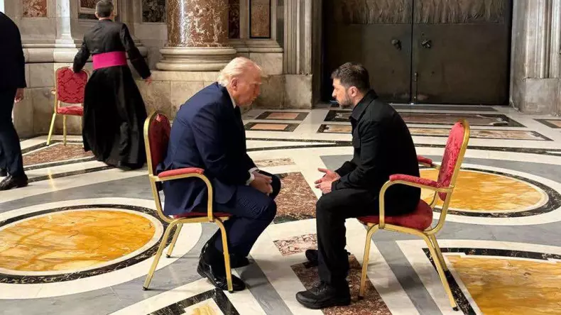 zelenski-si-trump-prezenti-la-funeraliile-papei-francisc-ar-putea-organiza-o-intalnire-ca-sa-discute-despre-razboi-este-posibil-968044