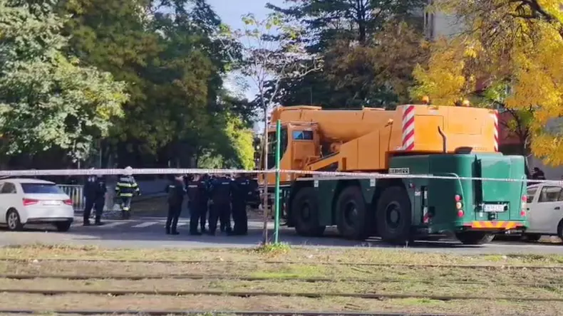 corpul-gravidei-ucise-in-explozia-din-rahova-extras-cu-doua-macarale-dintre-ruine-risc-iminent-de-prabusire-1016054