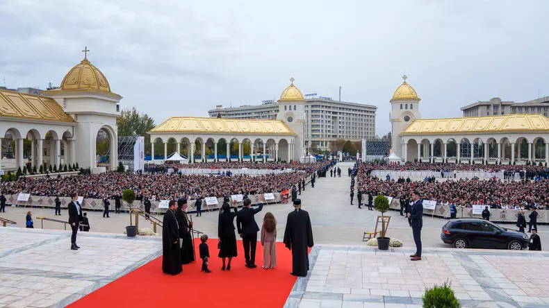 familia prezidentiala la inaugurarea catedralei6