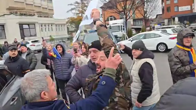 incident-la-mitingul-lui-calin-georgescu-la-alba-iulia-un-cetatean-i-a-strigat-mars-la-moscova-1027834