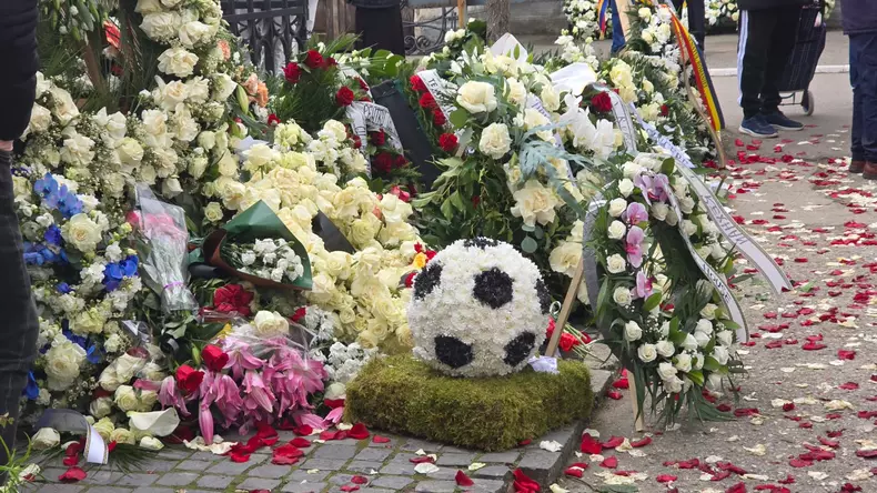 mormant cimitir mircea lucescu10