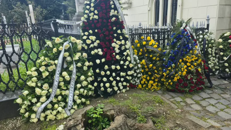 mormant cimitir mircea lucescu15