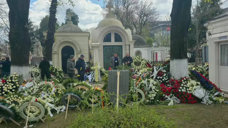 mormant cimitir mircea lucescu3