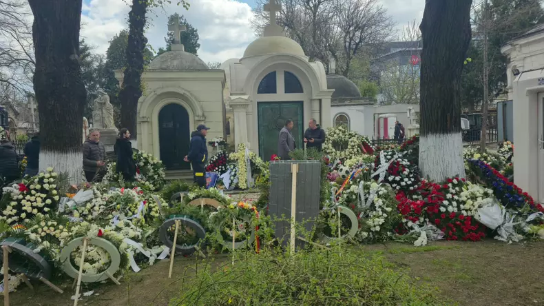 mormant cimitir mircea lucescu6