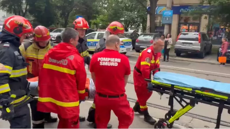 un-lift-in-care-se-aflau-sase-oameni-s-a-prabusit-in-cladirea-ministerului-transporturilor-1070371