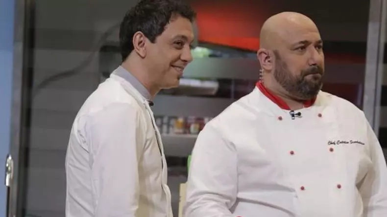 momentul-parazitii-de-la-antena-1-chef-sorin-bontea-canta-arde-uite-cum-arde-375909